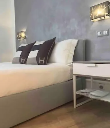 Cannes. Croaset Plage Apartment *